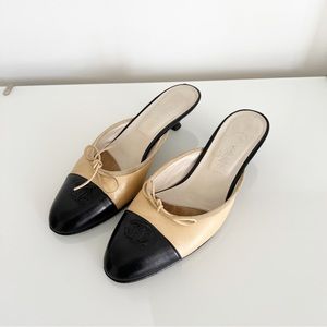 Chanel Vintage CC Kitten Heels
